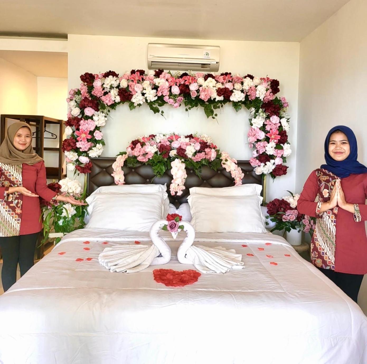 Keraton Krakatoa Hotel Serang Bagian luar foto